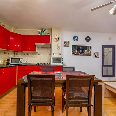 Appartamento Laura Home, 2 Bedroms Near Airport *
