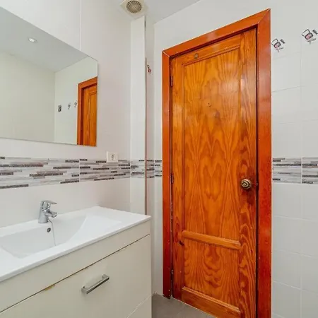 דירה Laura Home, 2 Bedroms Near Airport *