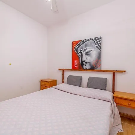 דירה Laura Home, 2 Bedroms Near Airport *